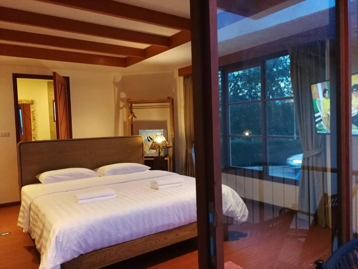 Seaman Resort Haad Chao Samran Exterior photo